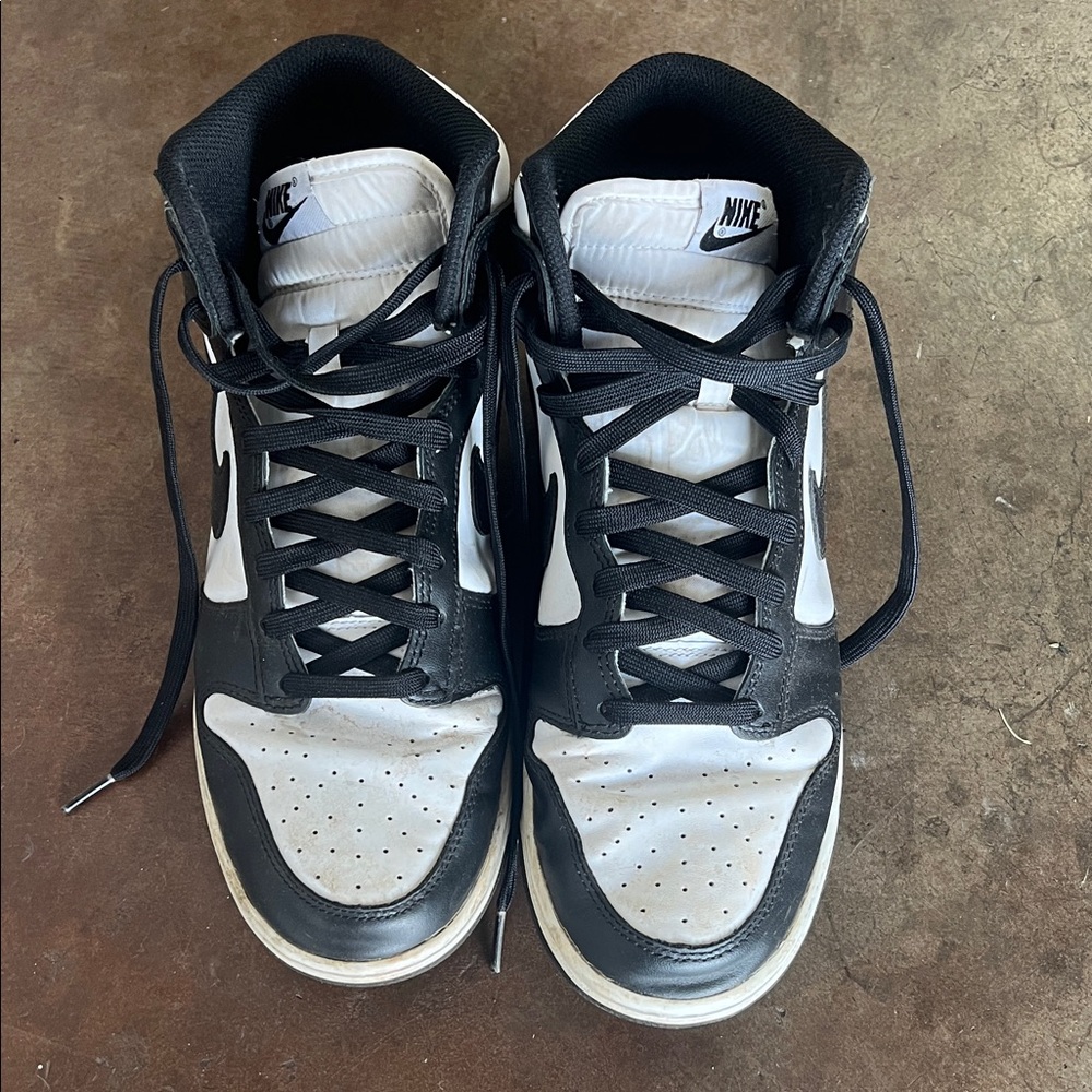 Nike Men’s Black and White Dunk High Retro Sneakers
